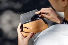 Load image into Gallery viewer, Fox &amp; Leo Glasses Case - Tan
