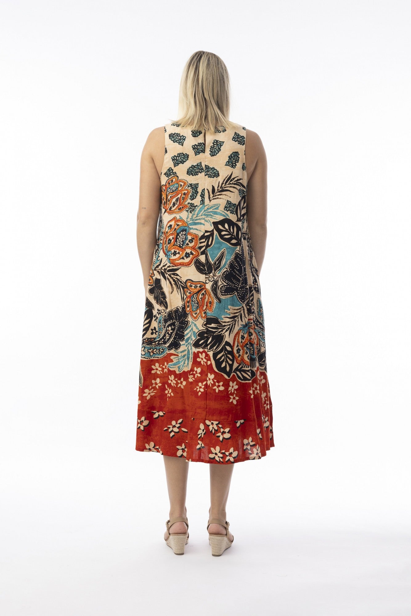 Saventa Dress Midi [siz:med]