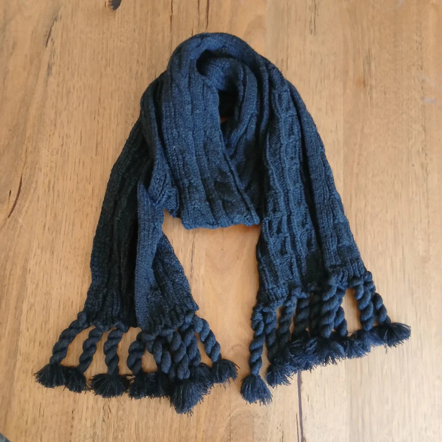 Scarf Knitted With Tassels