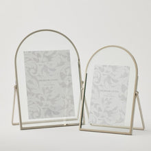 Load image into Gallery viewer, Akira 4x6 Photo Frame- Silver
