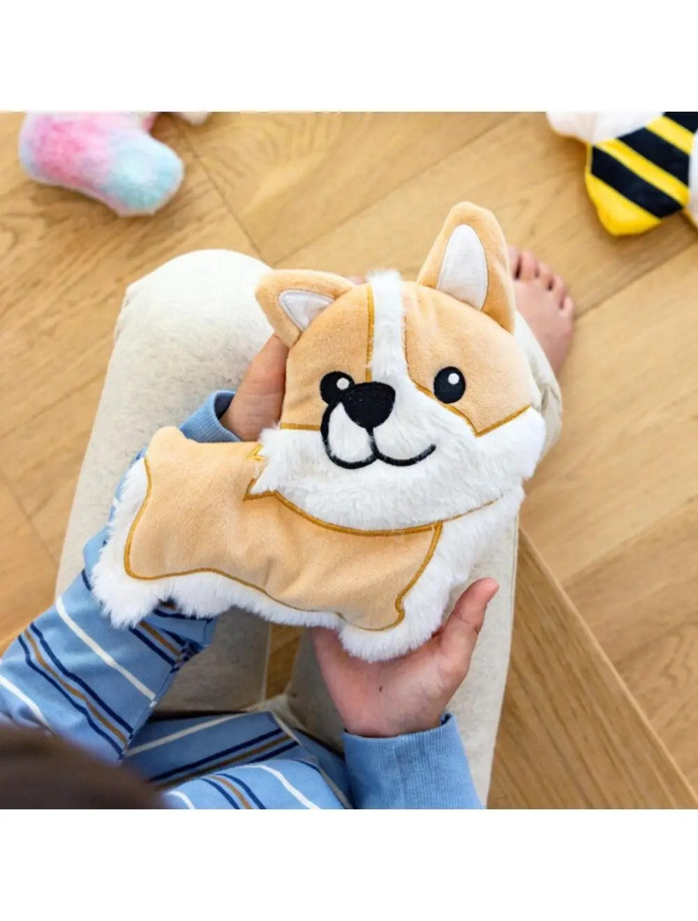 Toasty Hugs Quotes [des:cora Corgi]