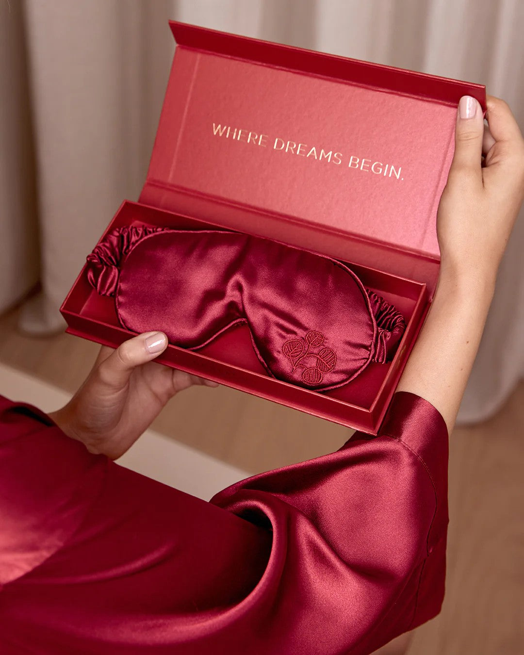 Maine Beach Sleep Eye Mask Satin - Ruby 