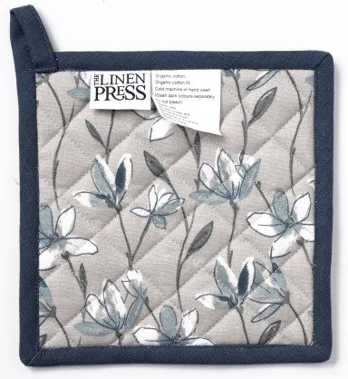 Magnolia Bloom Pot Holder 