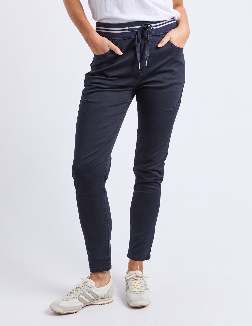 Sylvia Jogger Navy [siz:10]